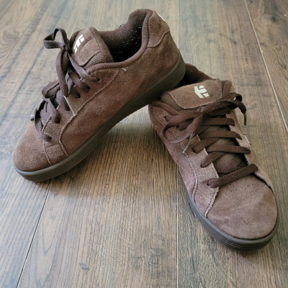 Vintage Etnies skate shoes